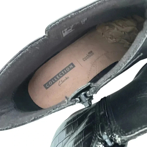 Clarks Artisan Ankle Boots Black Leather Alligator Booties Heel Women's Size 10 - Picture 9 of 9